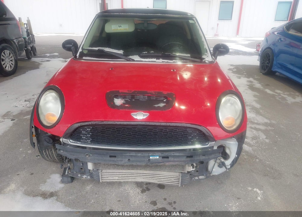 2011 MINI COOPER S VIN: WMWSV3C54BTY13827