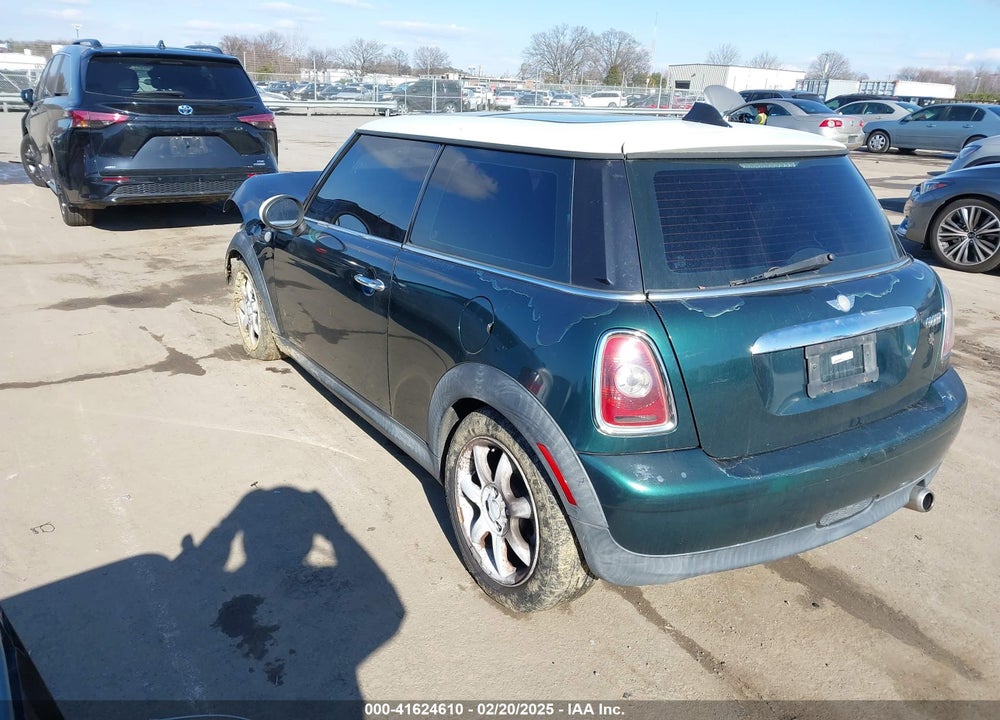 2009 MINI COOPER VIN: WMWMF33549TW71172