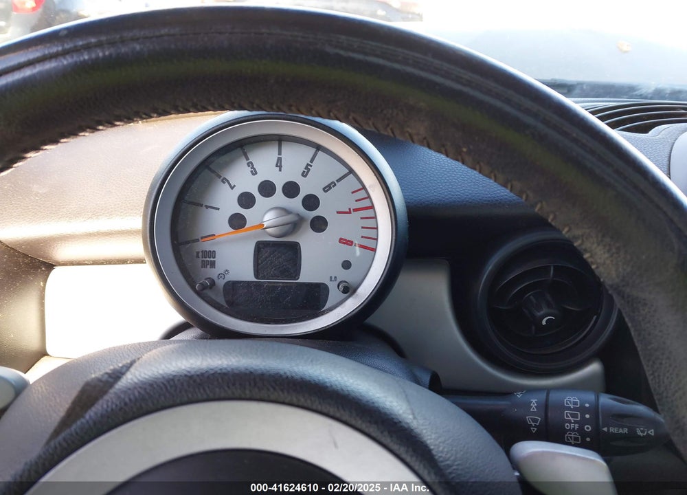 2009 MINI COOPER VIN: WMWMF33549TW71172