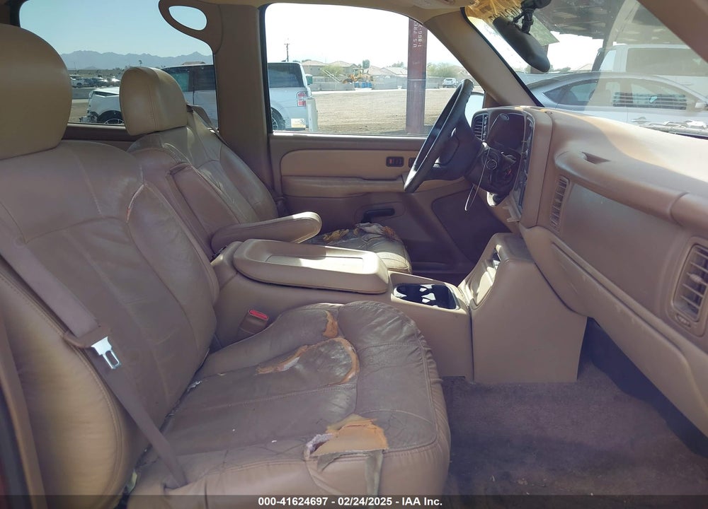 2000 CHEVROLET SUBURBAN 1500 LT VIN: 3GNFK16T6YG197248