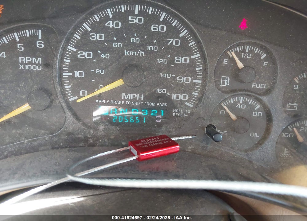 2000 CHEVROLET SUBURBAN 1500 LT VIN: 3GNFK16T6YG197248