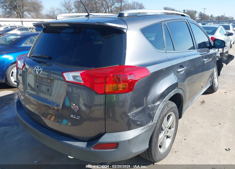 2015 TOYOTA RAV4 XLE VIN: 2T3WFREV9FW134673