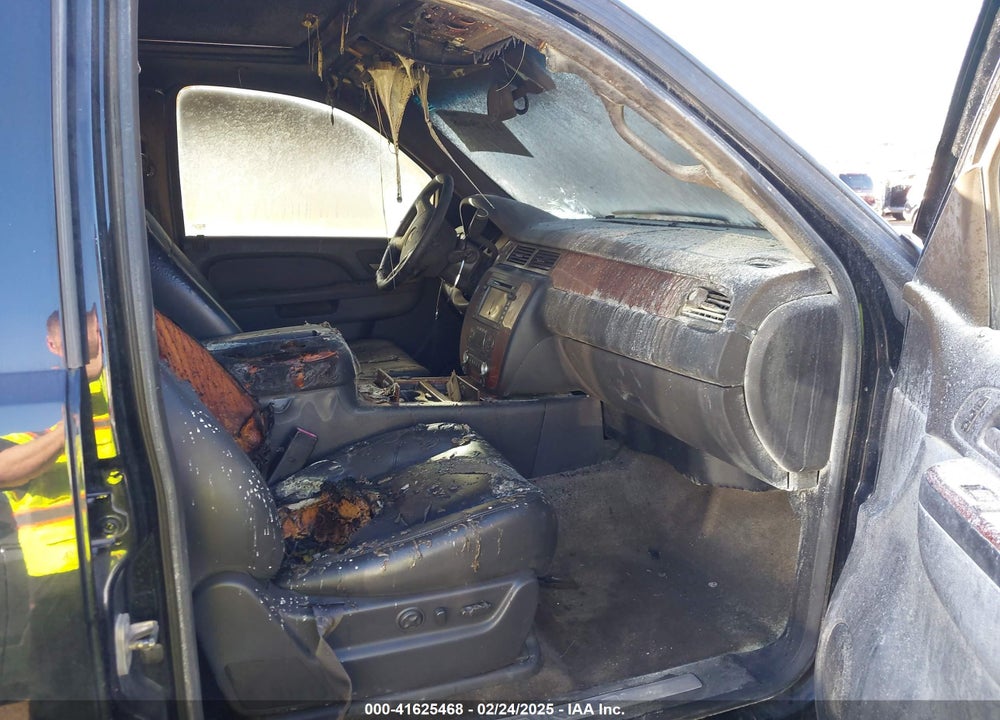 2014 CHEVROLET SUBURBAN 1500 VIN: 1GNSCKE08ER149268
