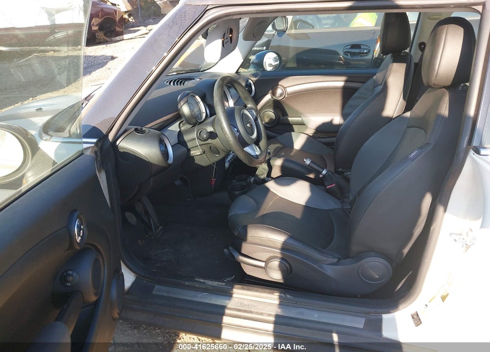 2009 MINI COOPER VIN: WMWMF33509TU72507