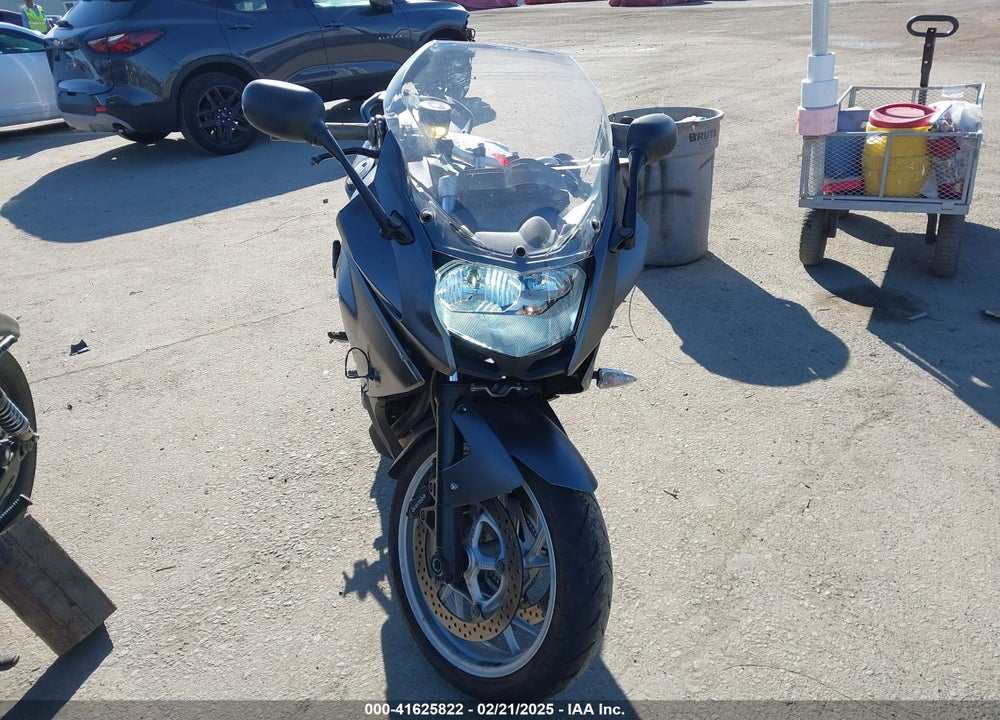 2013 BMW F800 GT VIN: WB10B1301DZF87385