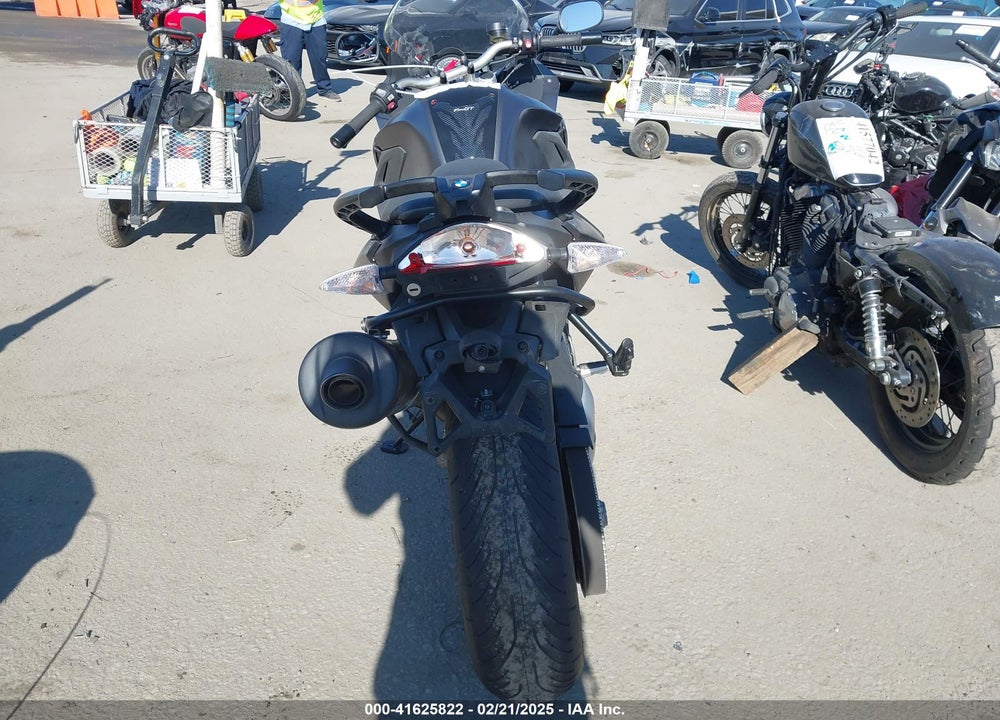 2013 BMW F800 GT VIN: WB10B1301DZF87385