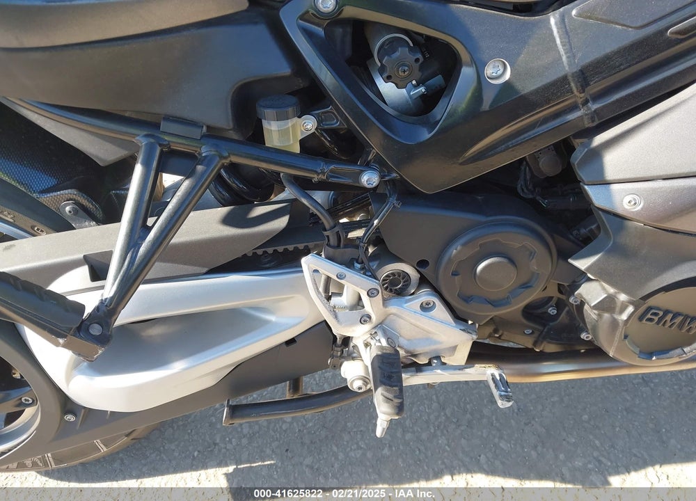 2013 BMW F800 GT VIN: WB10B1301DZF87385