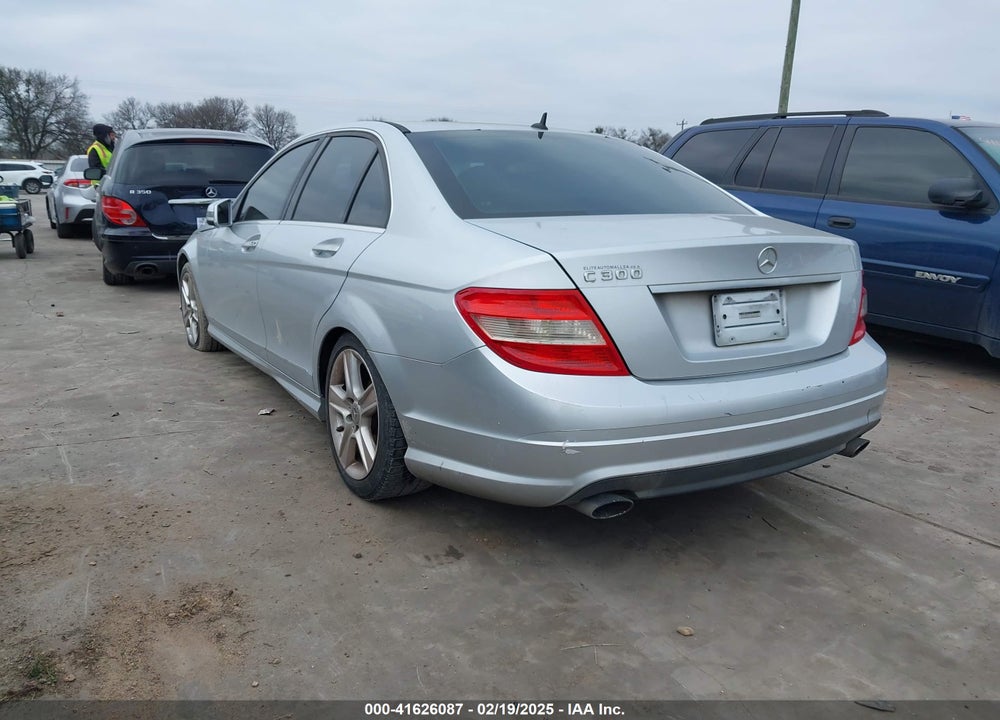 2011 MERCEDES-BENZ C 300 LUXURY/SPORT VIN: WDDGF5EB2BR154749