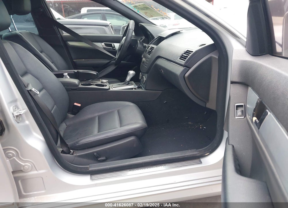 2011 MERCEDES-BENZ C 300 LUXURY/SPORT VIN: WDDGF5EB2BR154749