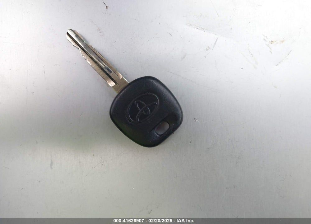 2005 TOYOTA MATRIX VIN: 2T1KR32E75C376281