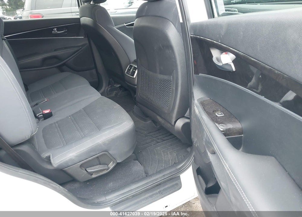 2016 KIA SORENTO 2.4L LX VIN: 5XYPGDA3XGG107636