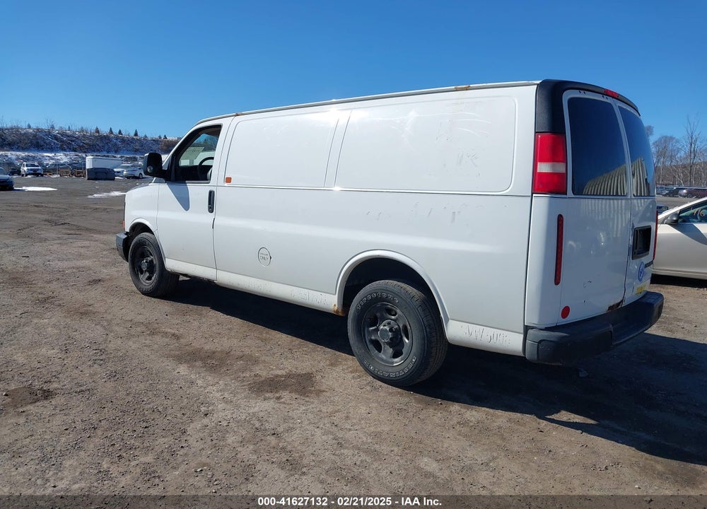 2005 CHEVROLET EXPRESS VIN: 1GCFG15X251245840