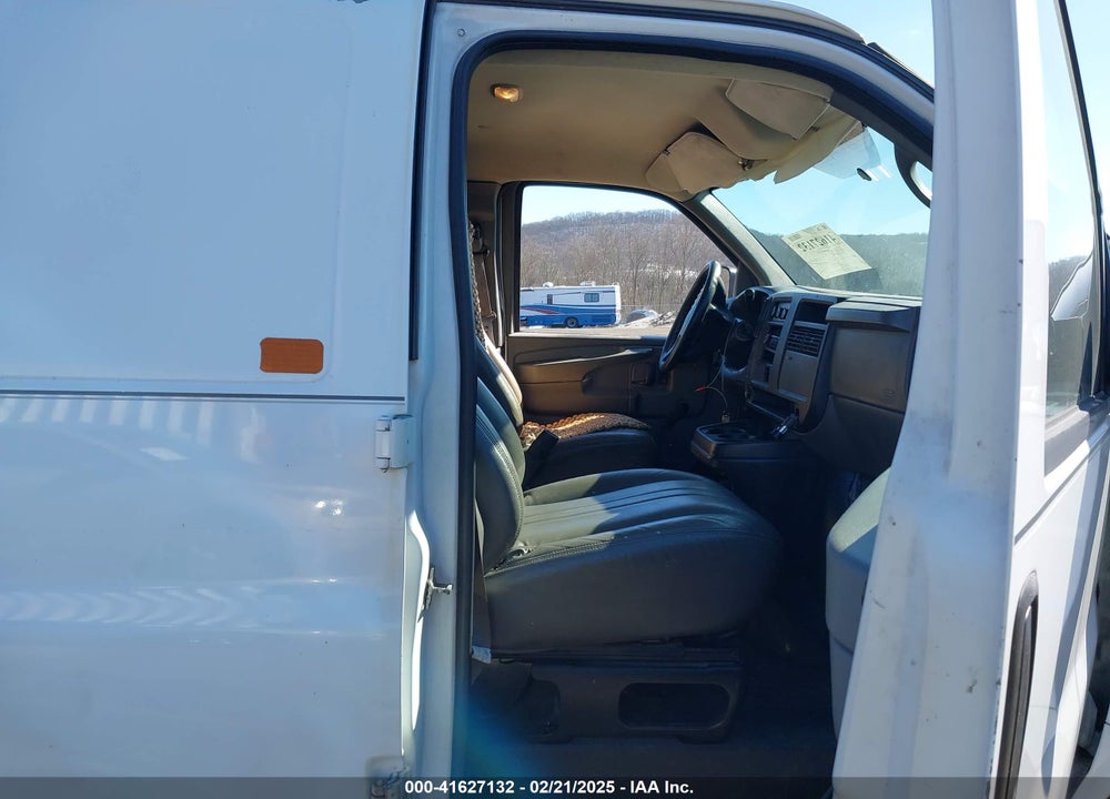 2005 CHEVROLET EXPRESS VIN: 1GCFG15X251245840