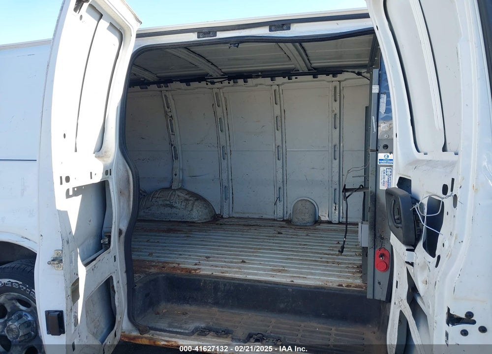2005 CHEVROLET EXPRESS VIN: 1GCFG15X251245840