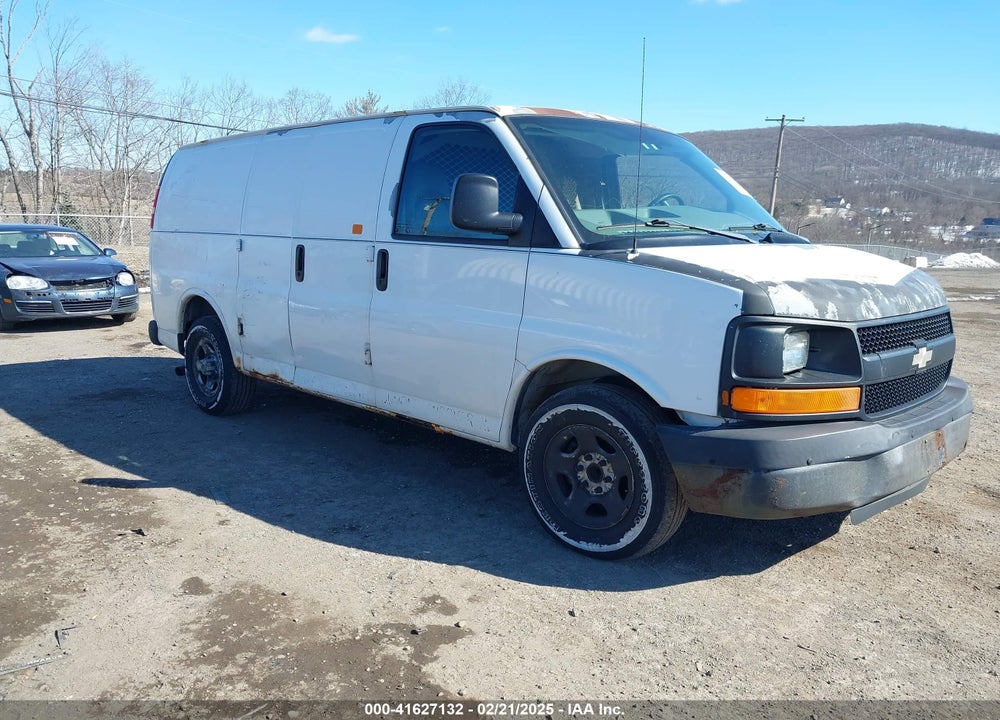 2005 CHEVROLET EXPRESS VIN: 1GCFG15X251245840