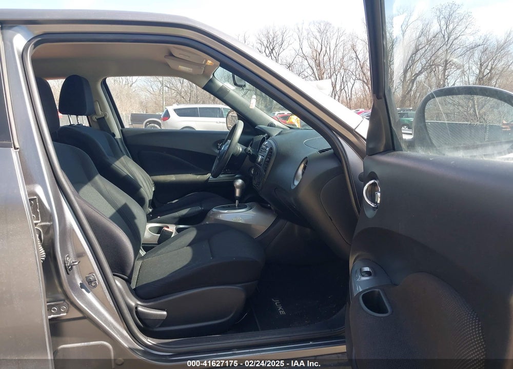 2011 NISSAN JUKE VIN: JN8AF5MVXBT011924