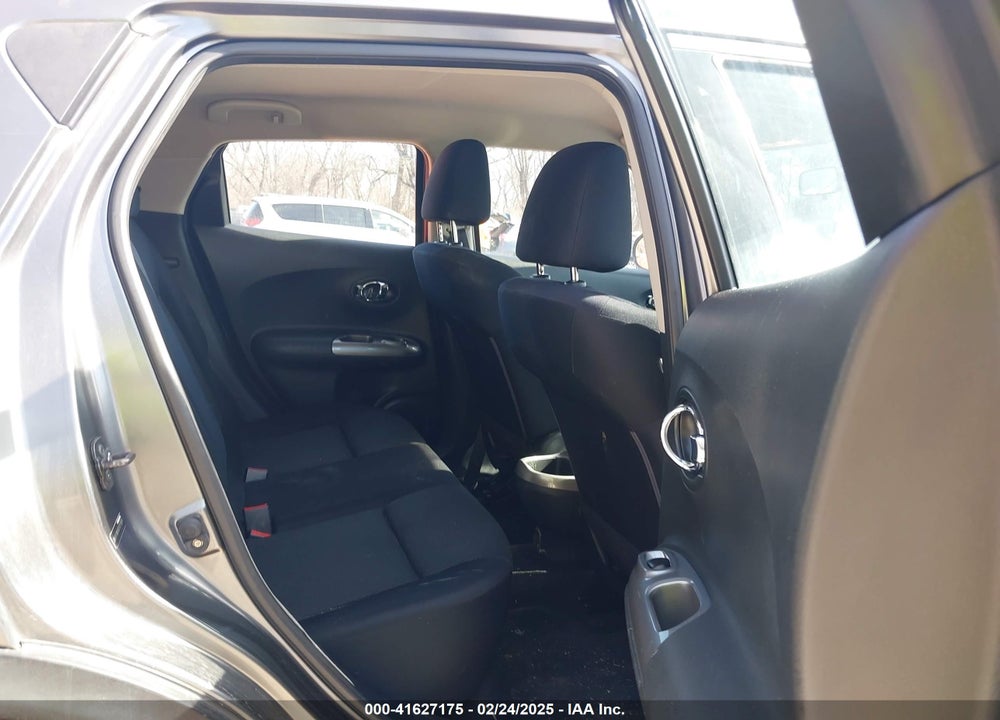 2011 NISSAN JUKE VIN: JN8AF5MVXBT011924