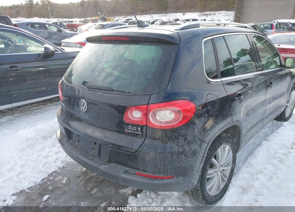 2011 VOLKSWAGEN TIGUAN VIN: WVGBV7AX7BW515555