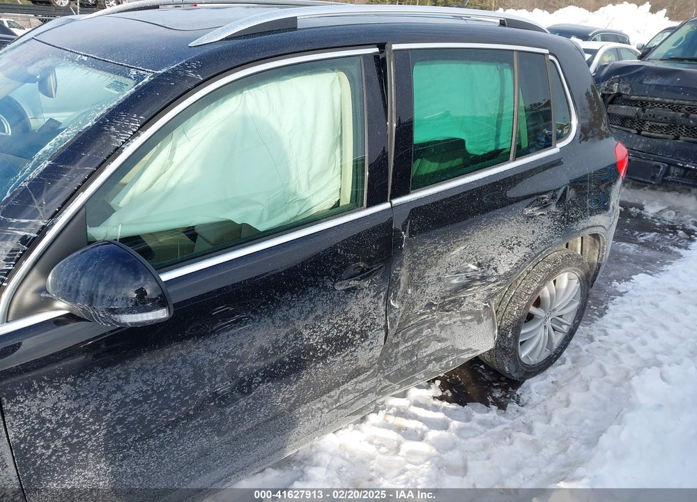 2011 VOLKSWAGEN TIGUAN VIN: WVGBV7AX7BW515555