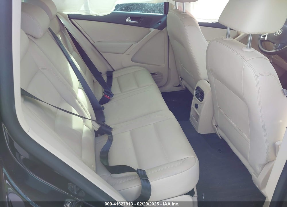 2011 VOLKSWAGEN TIGUAN VIN: WVGBV7AX7BW515555