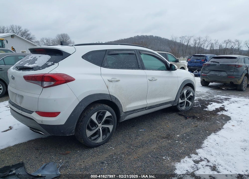 2018 HYUNDAI TUCSON VALUE VIN: KM8J33A22JU651049