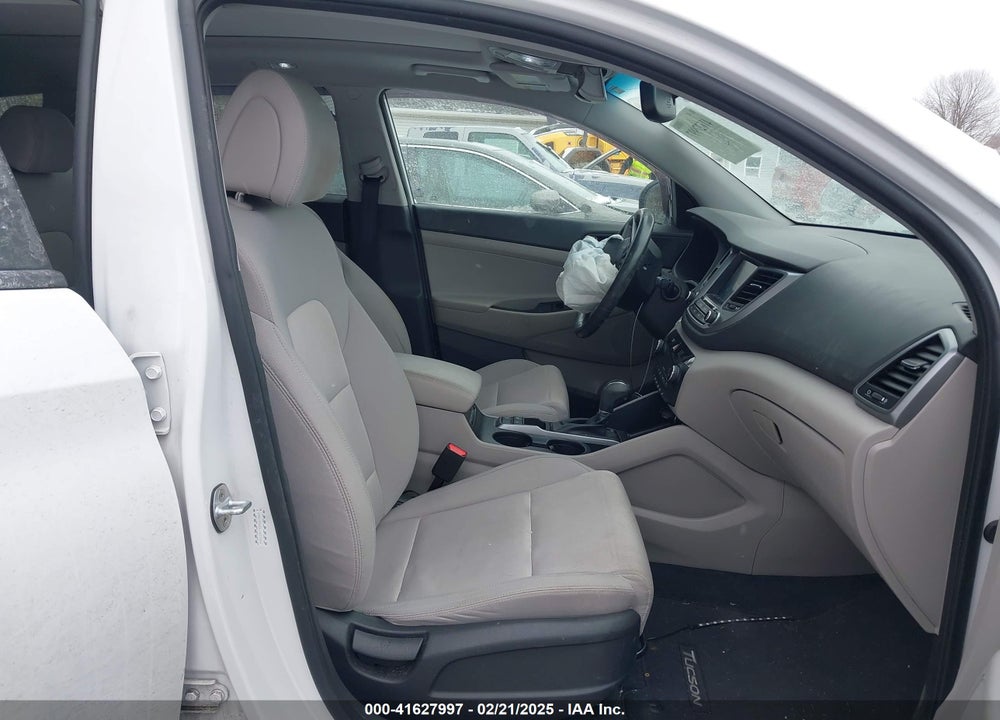2018 HYUNDAI TUCSON VALUE VIN: KM8J33A22JU651049
