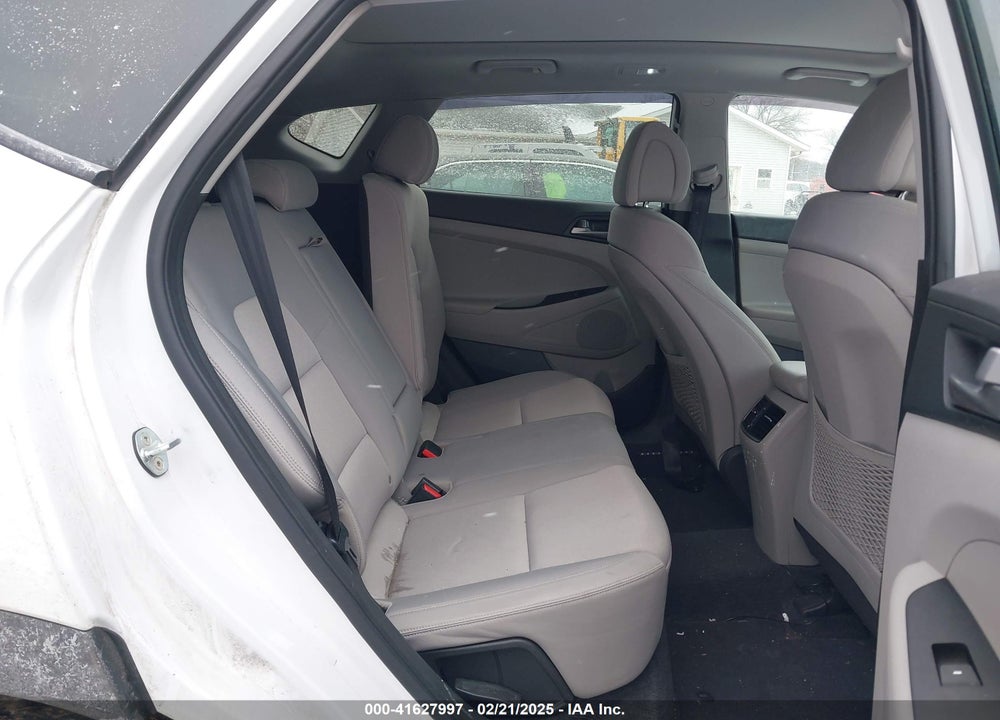 2018 HYUNDAI TUCSON VALUE VIN: KM8J33A22JU651049