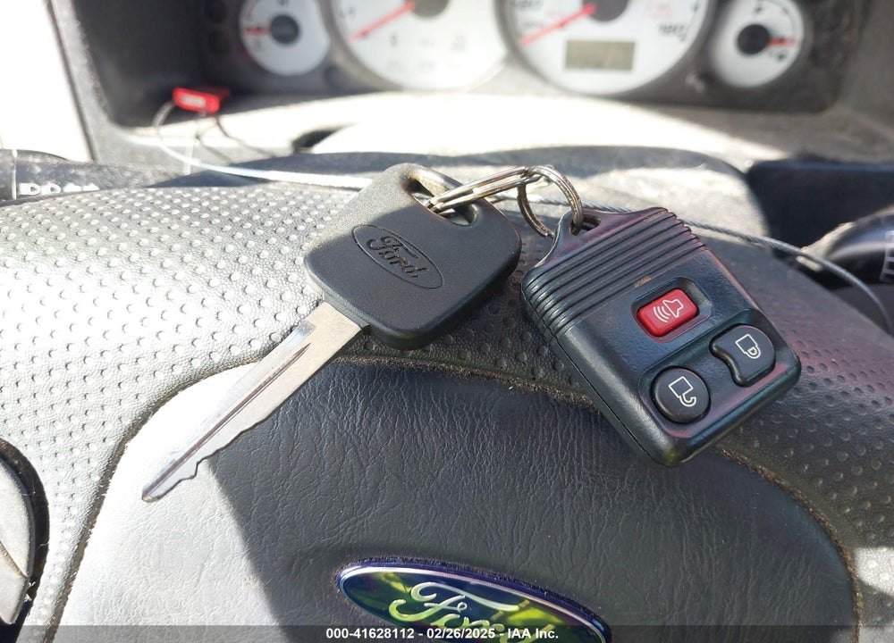 2002 FORD ESCAPE XLS VIN: 1FMYU01B52KC83604