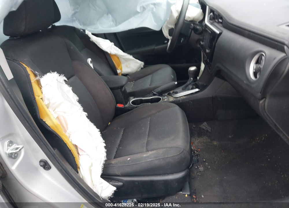 2018 TOYOTA COROLLA LE VIN: 5YFBURHE5JP849775