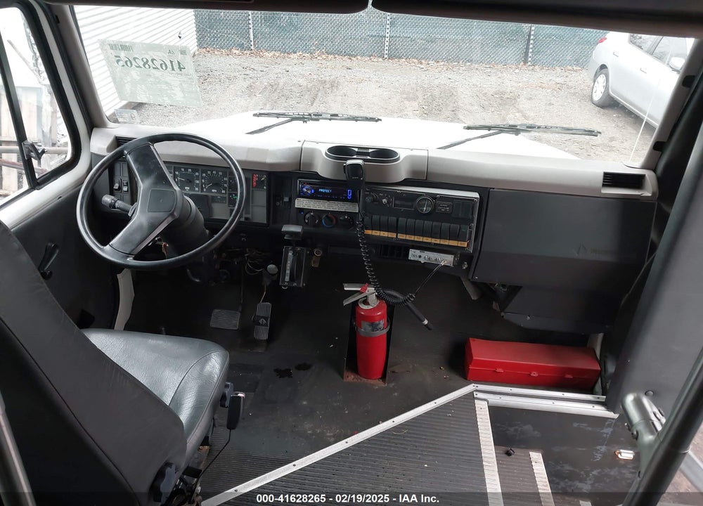2001 INTERNATIONAL 3000 3400 VIN: 1HVBEABM71H364171