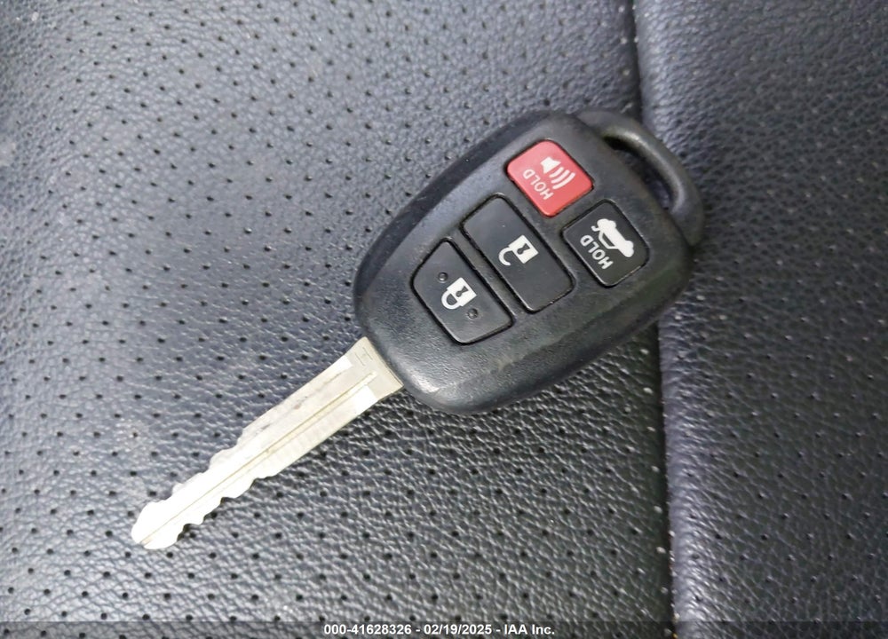 2018 TOYOTA COROLLA LE VIN: 2T1BURHE7JC003664
