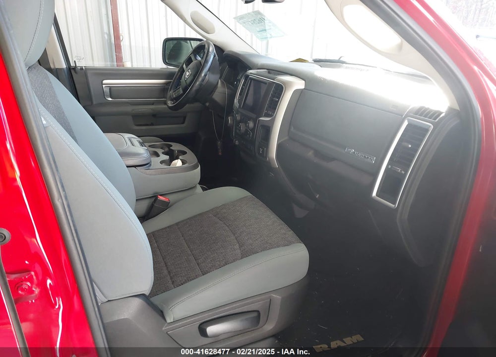 2019 RAM 1500 CLASSIC VIN: 1C6RR7TT8KS666825