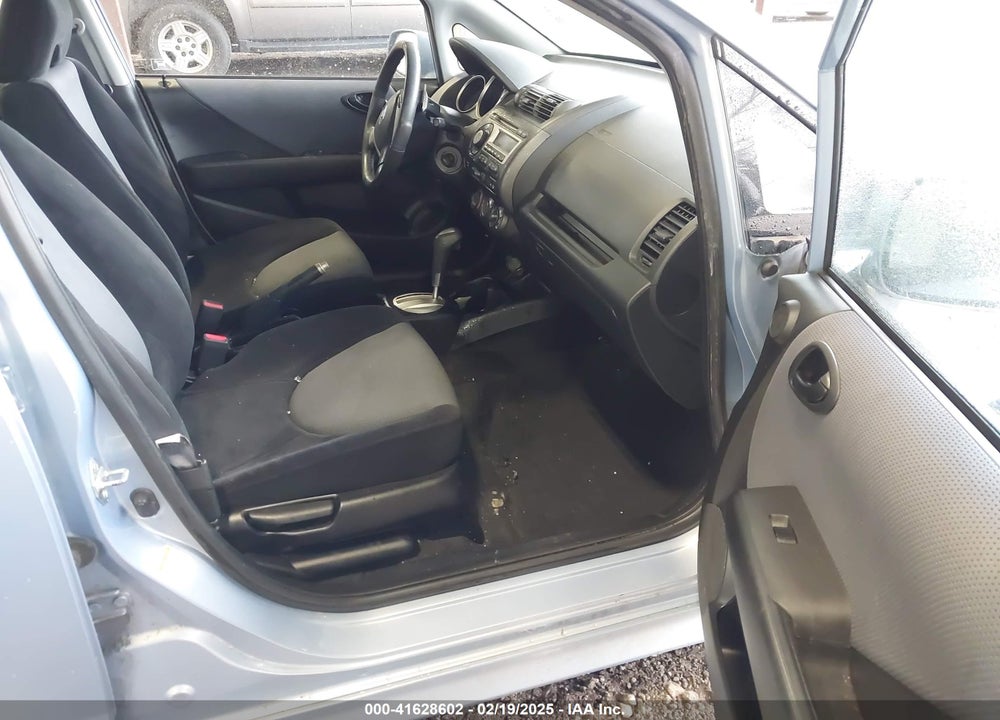 2008 HONDA FIT VIN: JHMGD38658S035581