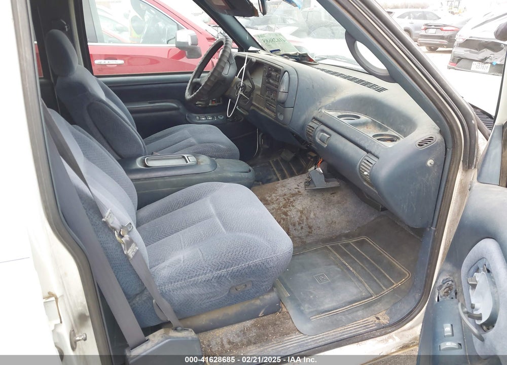 1995 CHEVROLET SUBURBAN C1500 VIN: 1GNEC16K5SJ427187