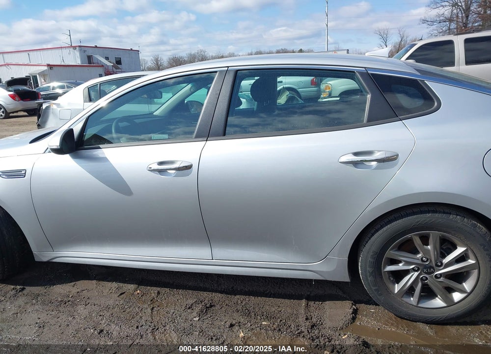 2019 KIA OPTIMA VIN: 5XXGT4L33KG320319