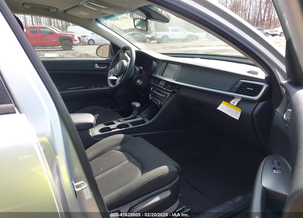 2019 KIA OPTIMA VIN: 5XXGT4L33KG320319