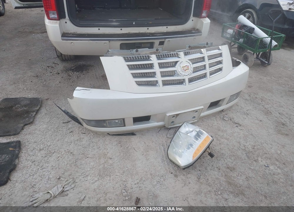 2010 CADILLAC ESCALADE ESV VIN: 1GYUKHEF7AR157913