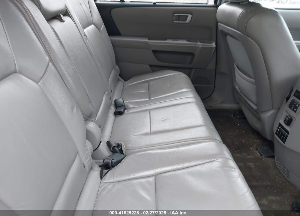 2015 HONDA PILOT TOURING VIN: 5FNYF4H92FB042384