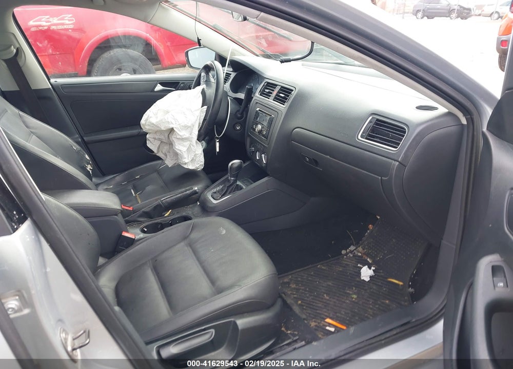 2011 VOLKSWAGEN JETTA 2.5L SE VIN: 3VWDZ7AJ6BM305927