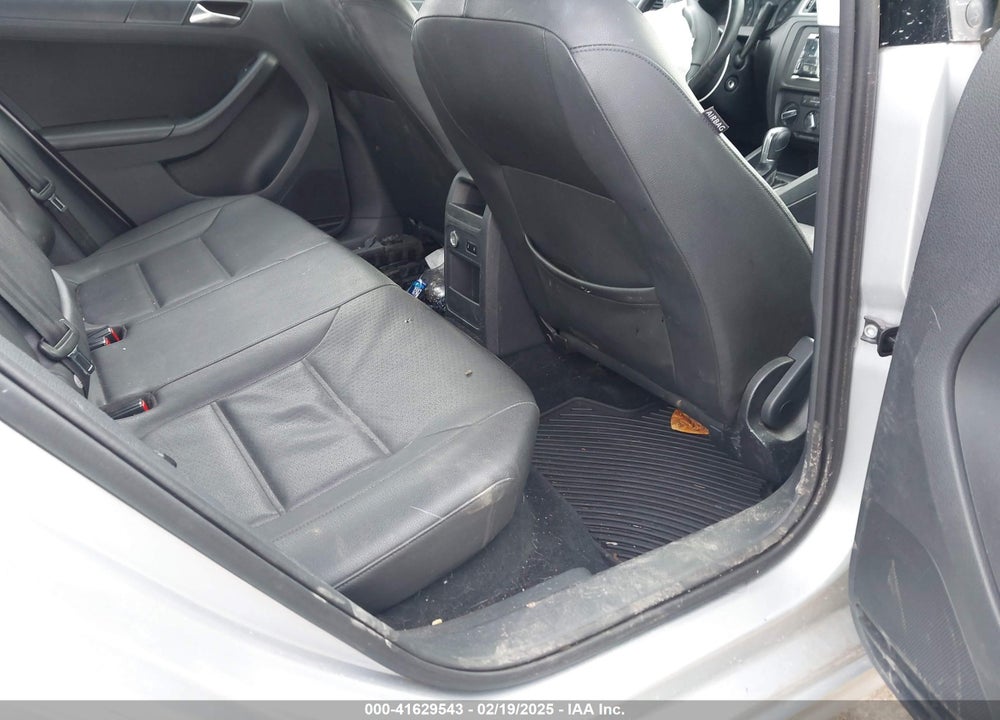2011 VOLKSWAGEN JETTA 2.5L SE VIN: 3VWDZ7AJ6BM305927