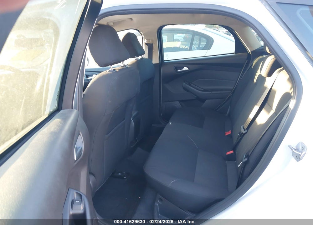 2016 FORD FOCUS SE VIN: 1FADP3K27GL379994