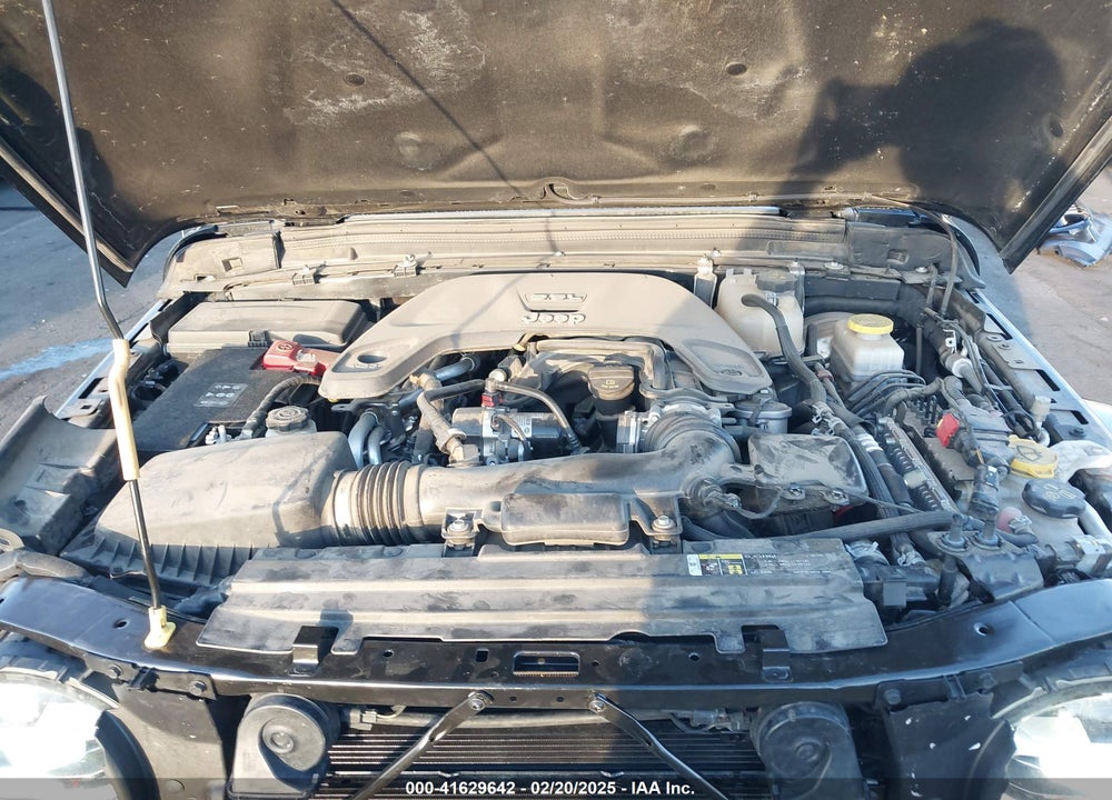 2020 JEEP WRANGLER UNLIMITED SAHARA ALTITUDE 4X4 VIN: 1C4HJXEG3LW211192