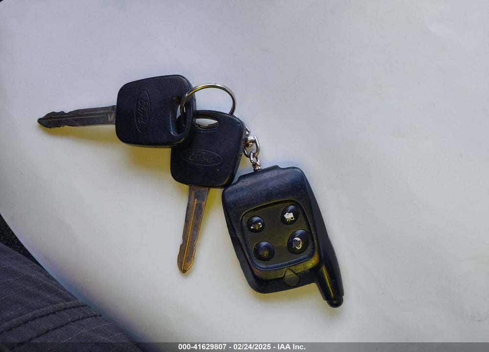 2002 FORD ESCAPE VIN: 1FMYU04162KC49223