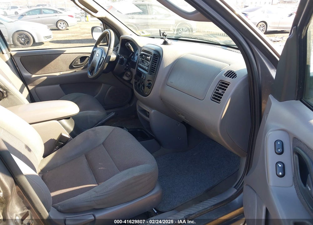 2002 FORD ESCAPE VIN: 1FMYU04162KC49223