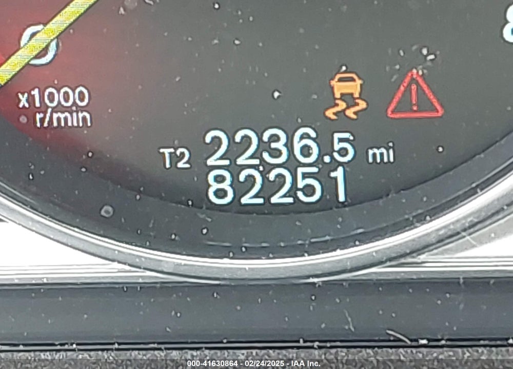 2016 VOLVO XC60 VIN: YV440MDK5G2796227