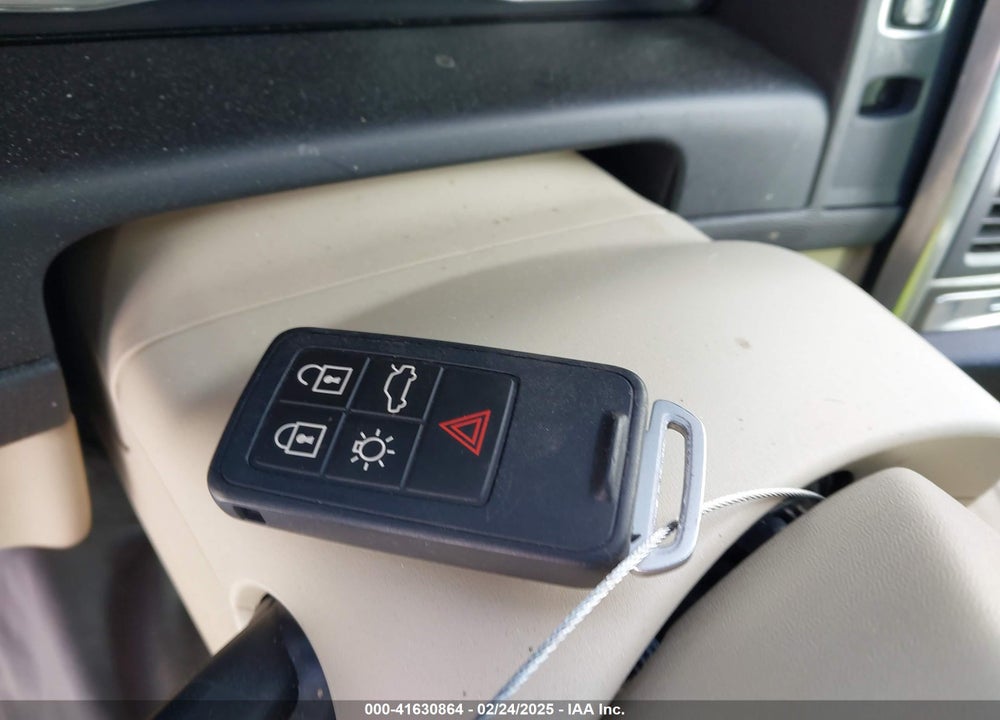 2016 VOLVO XC60 VIN: YV440MDK5G2796227