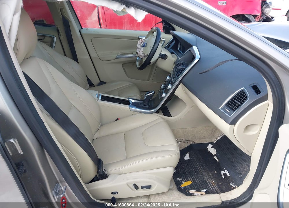 2016 VOLVO XC60 VIN: YV440MDK5G2796227