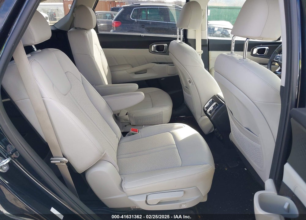 2023 KIA SORENTO HYBRID VIN: KNDRKDLG1P5220195