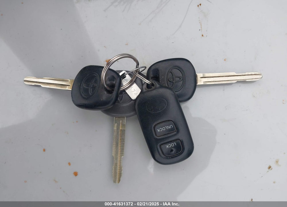 2002 TOYOTA PRIUS VIN: JT2BK12U220067378