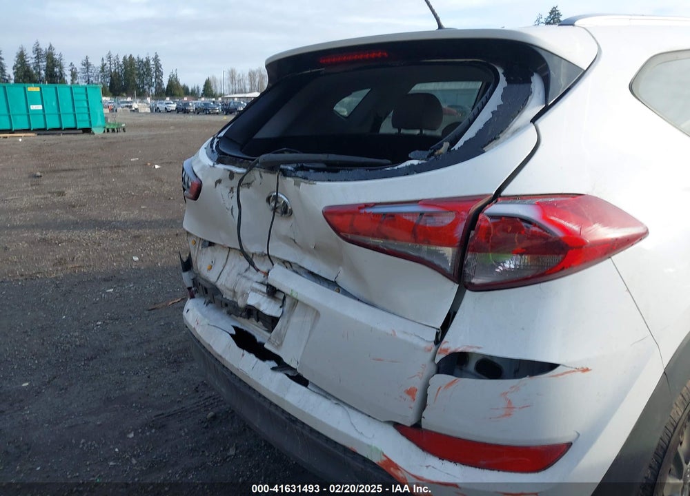 2017 HYUNDAI TUCSON SE VIN: KM8J33A45HU447776